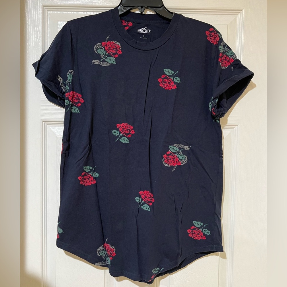 Hollister Men’s Rose Shirt! - Picture 1 of 2